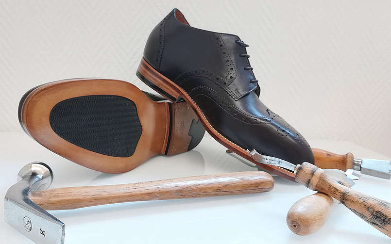 Welt-sewn custom-made shoe for men